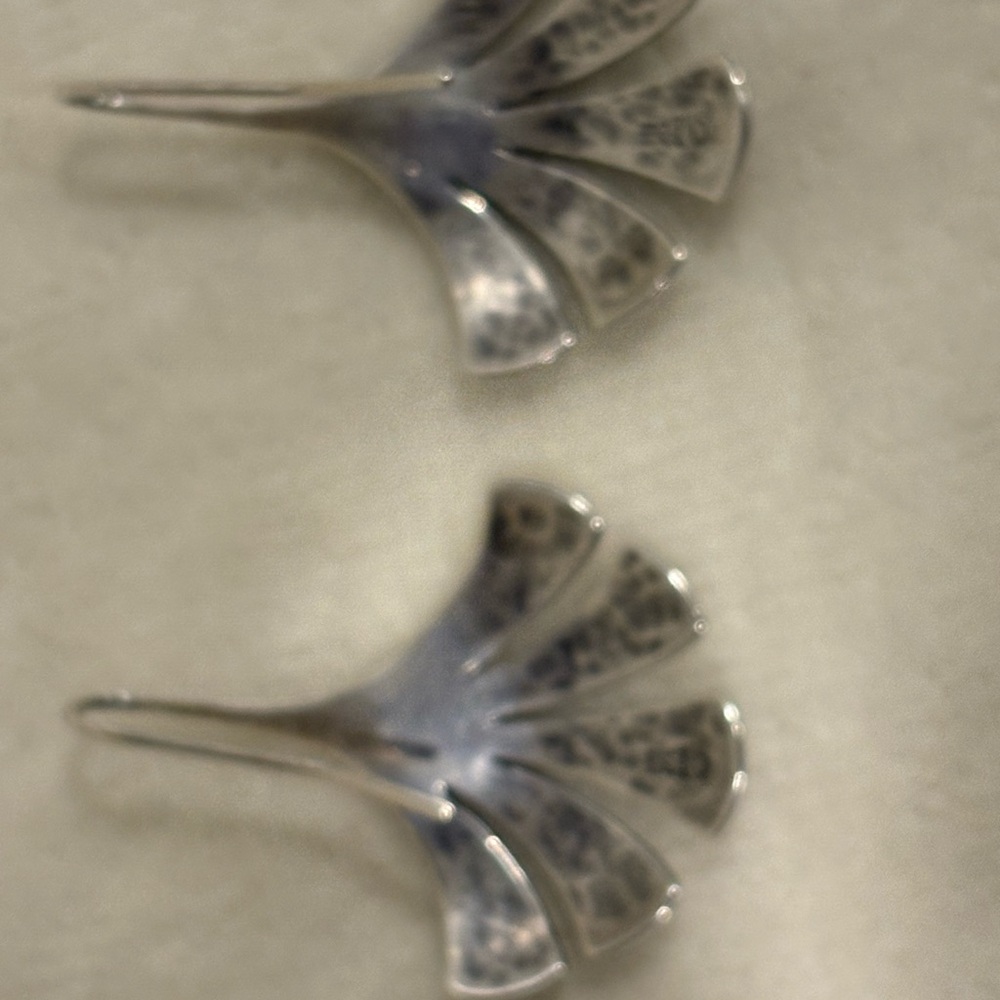 James Avery sterling Silver Ginkgo leaf Earrings - Picture 2 of 4